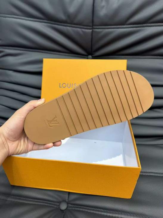 Picture of Louis Vuitton Slippers _SKULVsz38-45mnf04281335